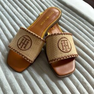 Tommy Hilfiger Pezley raffia slip on sandals sz 9